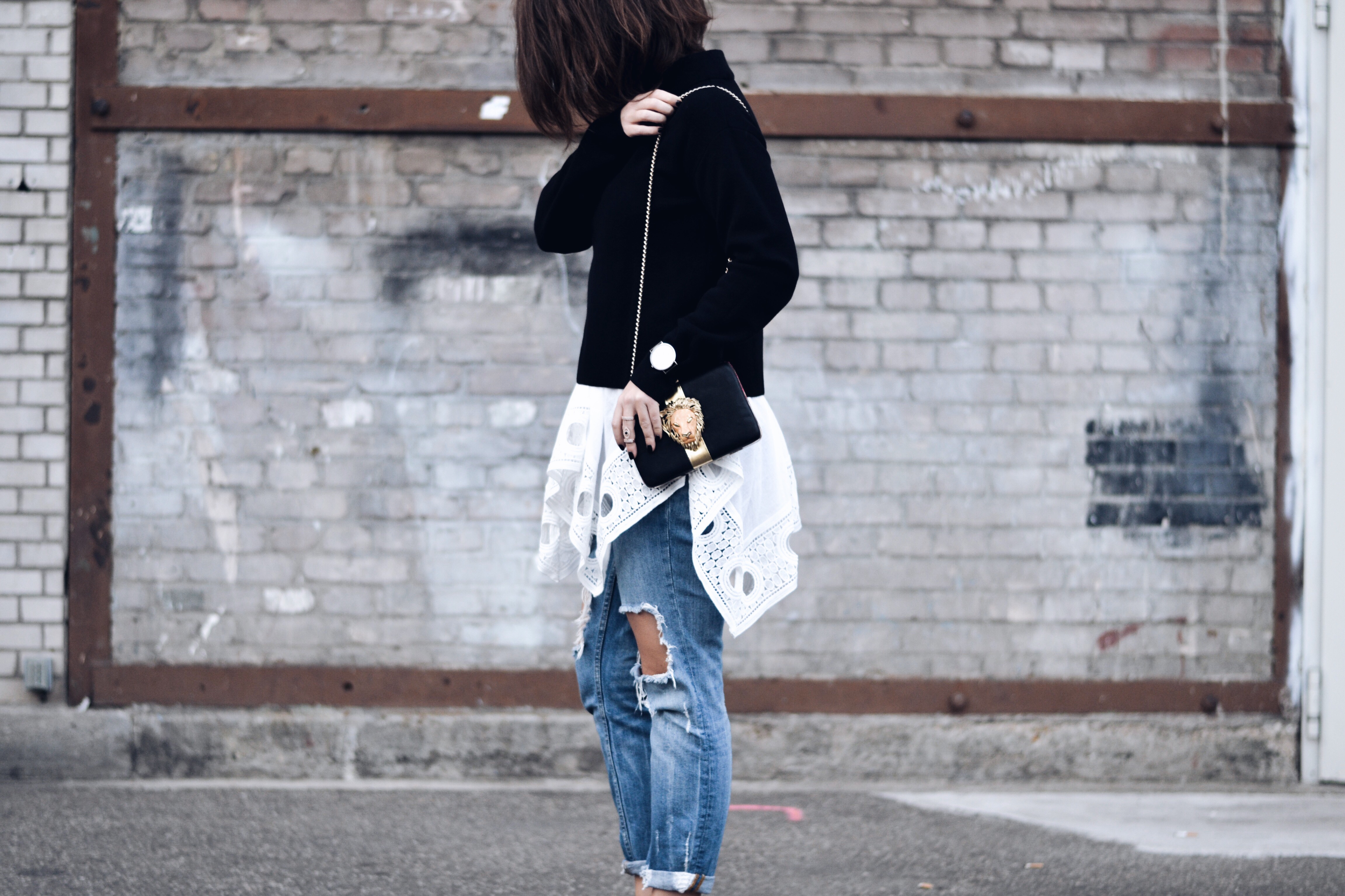 allthatchoices by laura fashionblogger mainz ripped destroyed jeans layering look styrman and crew box clutch 1.JPG